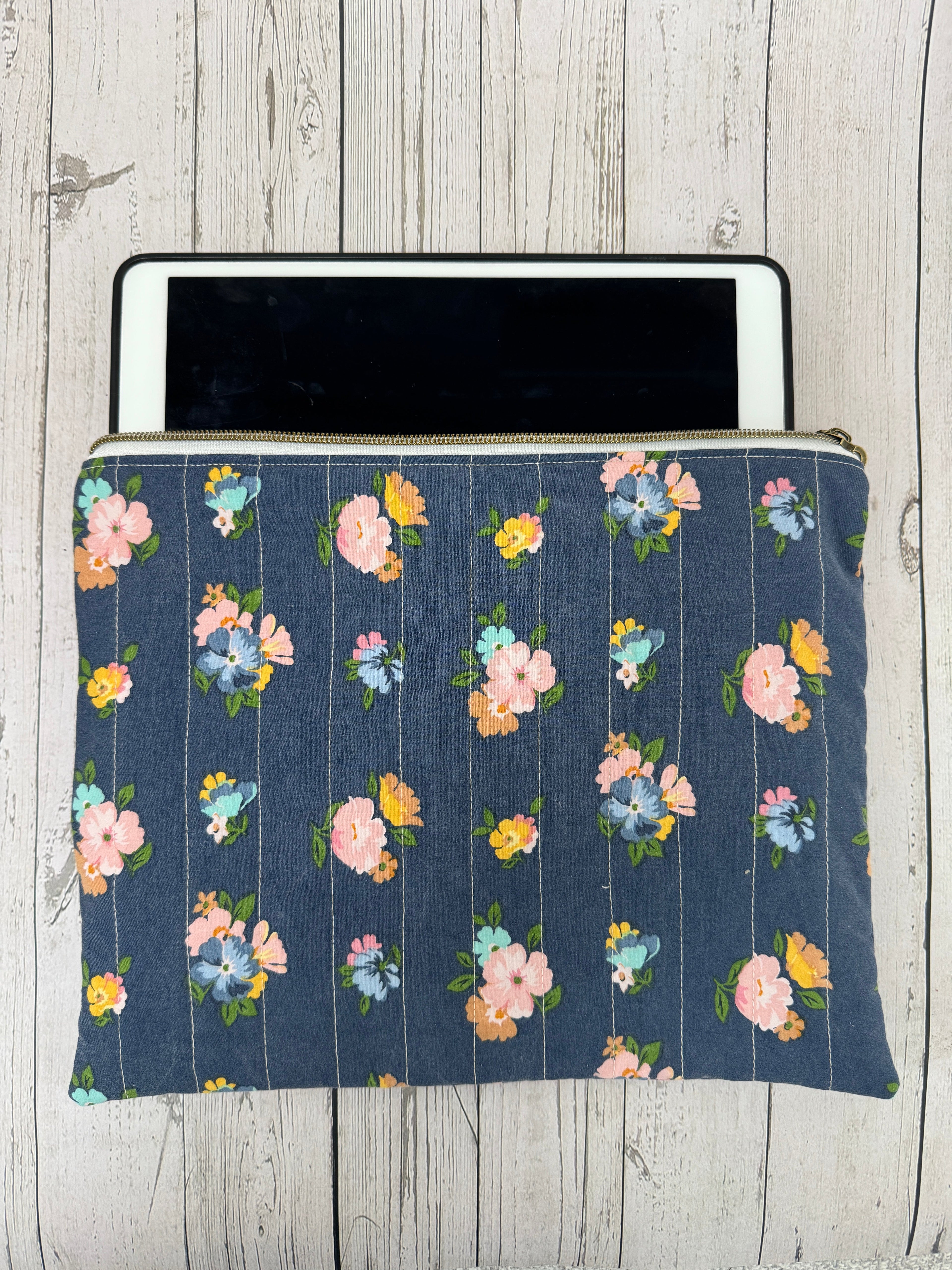 Large/iPad Zipper Pouch
