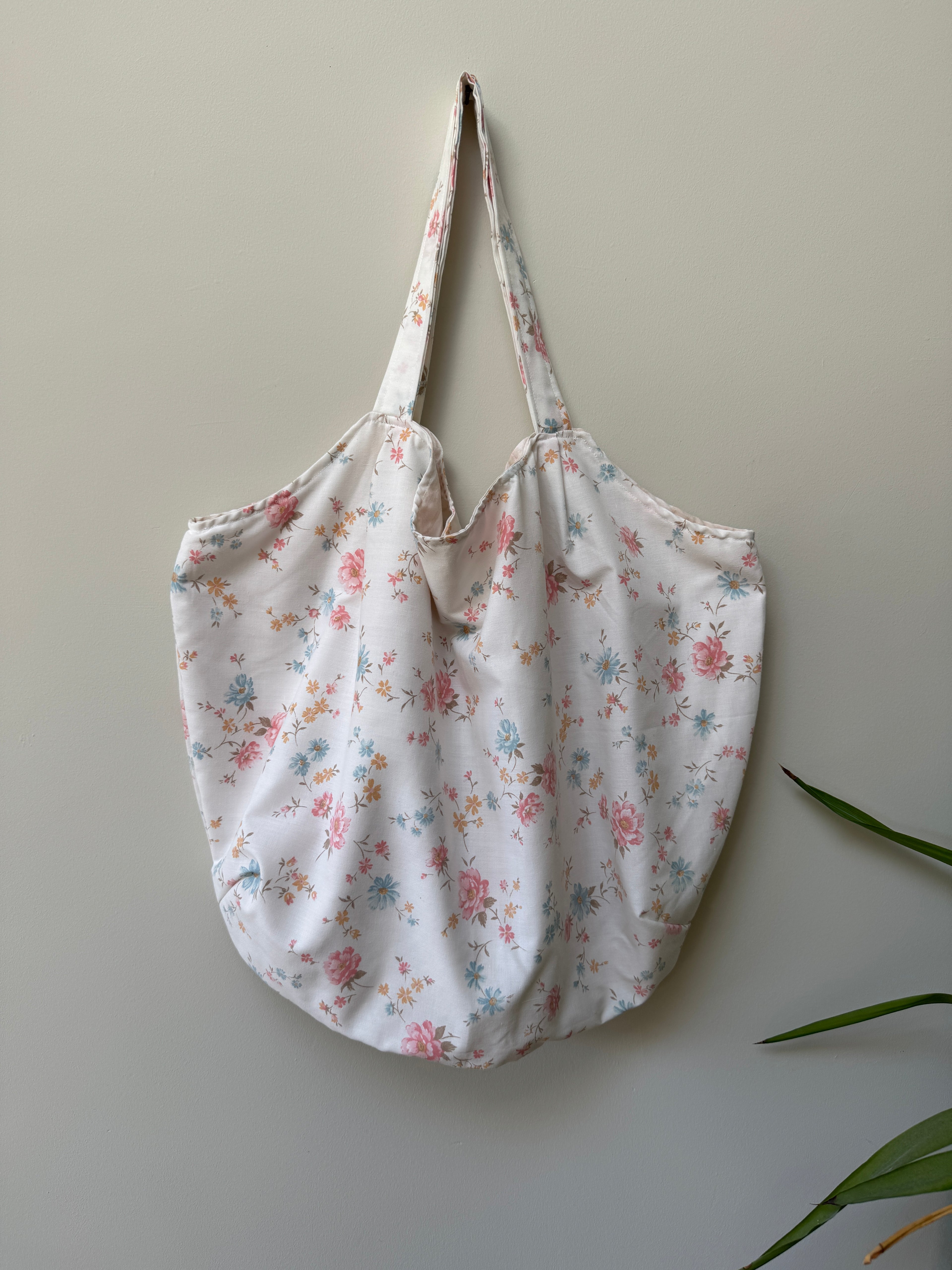 Market Tote - Floral Meadow (beige leaf inside)