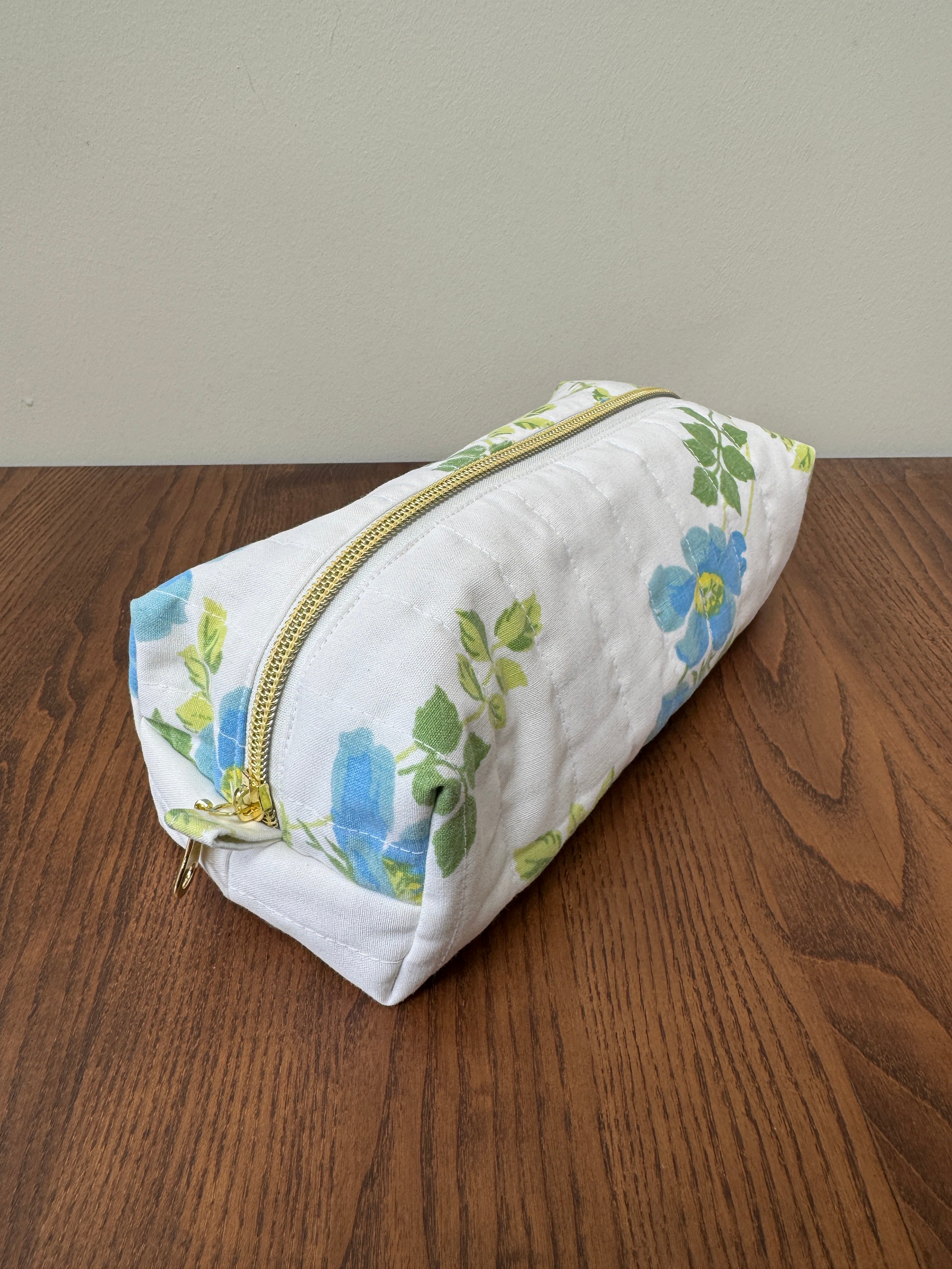 Boxy Zipper Pouch - Vintage Blue Floral