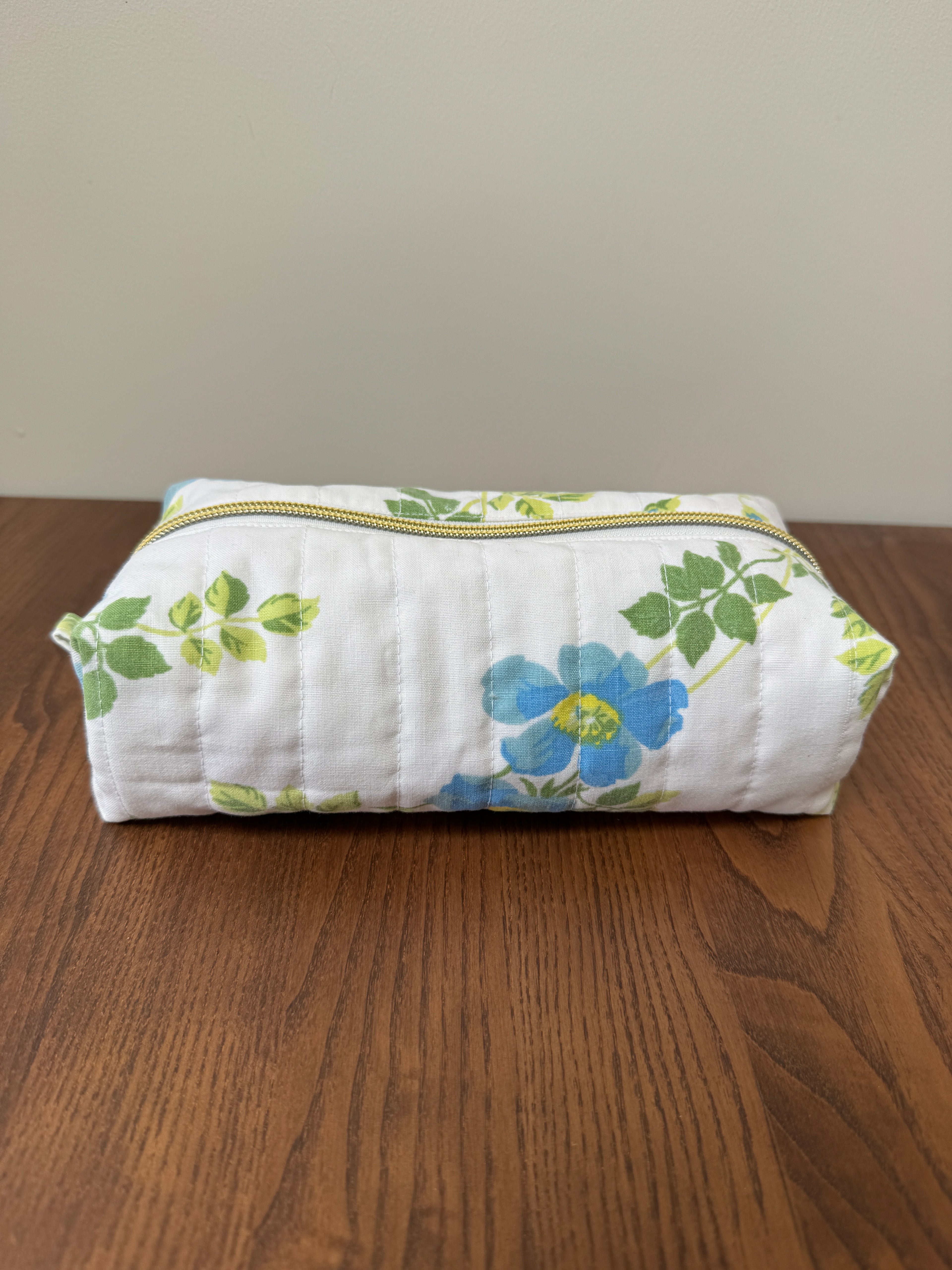 Boxy Zipper Pouch - Vintage Blue Floral