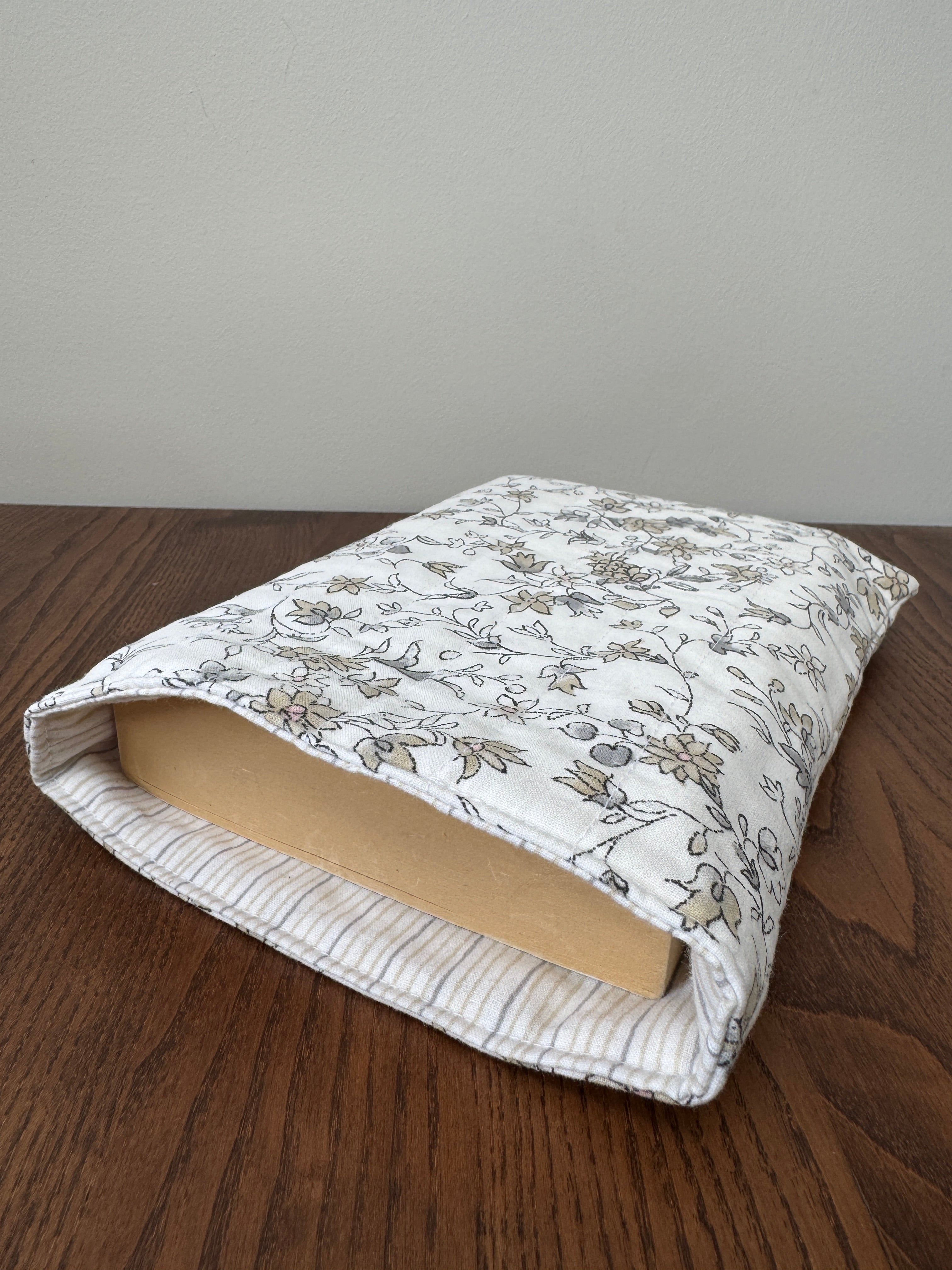 Book Sleeve - Tan & Grey Ditsy Floral