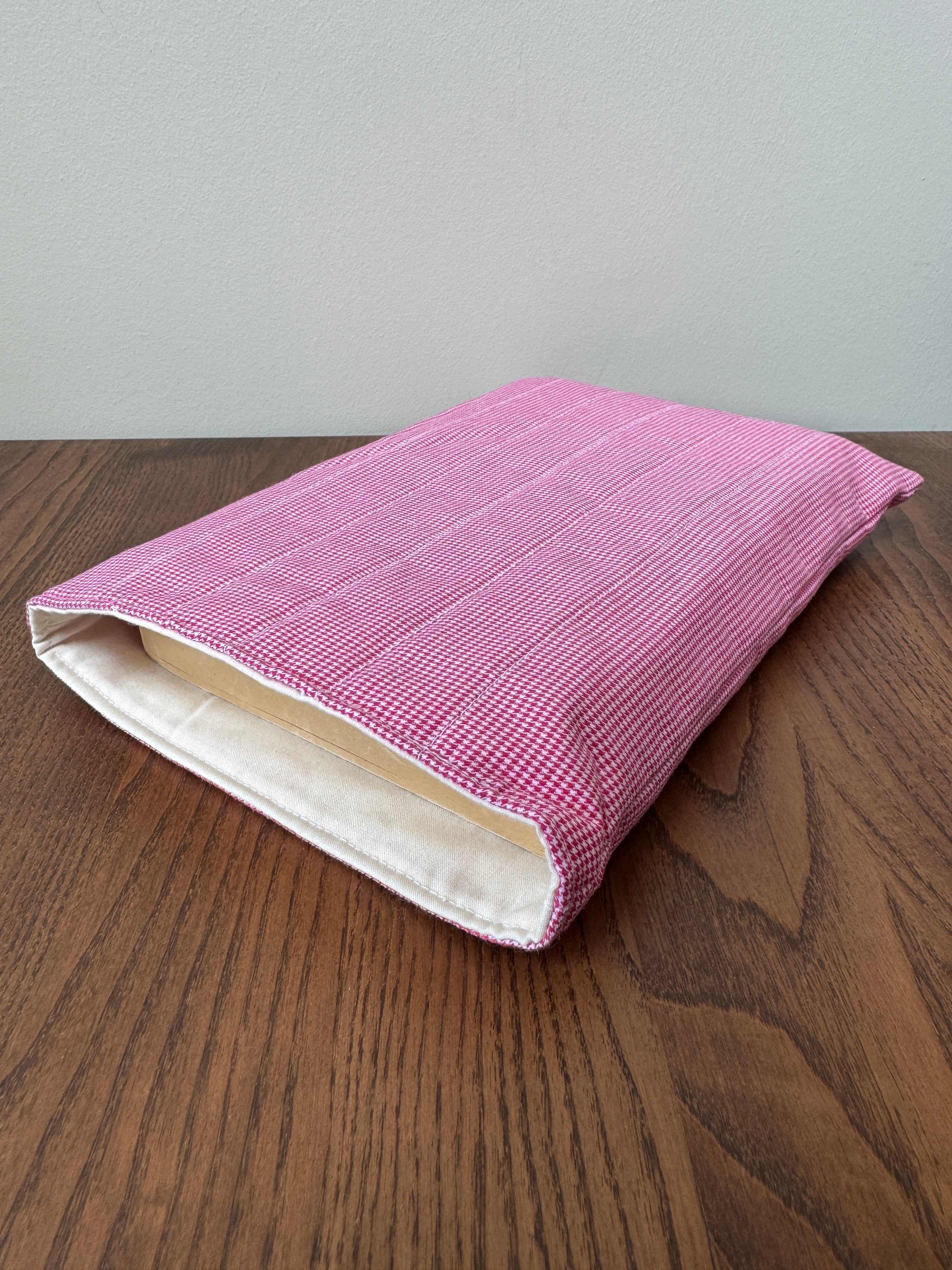 Book Sleeve - Mini Pink Houndstooth
