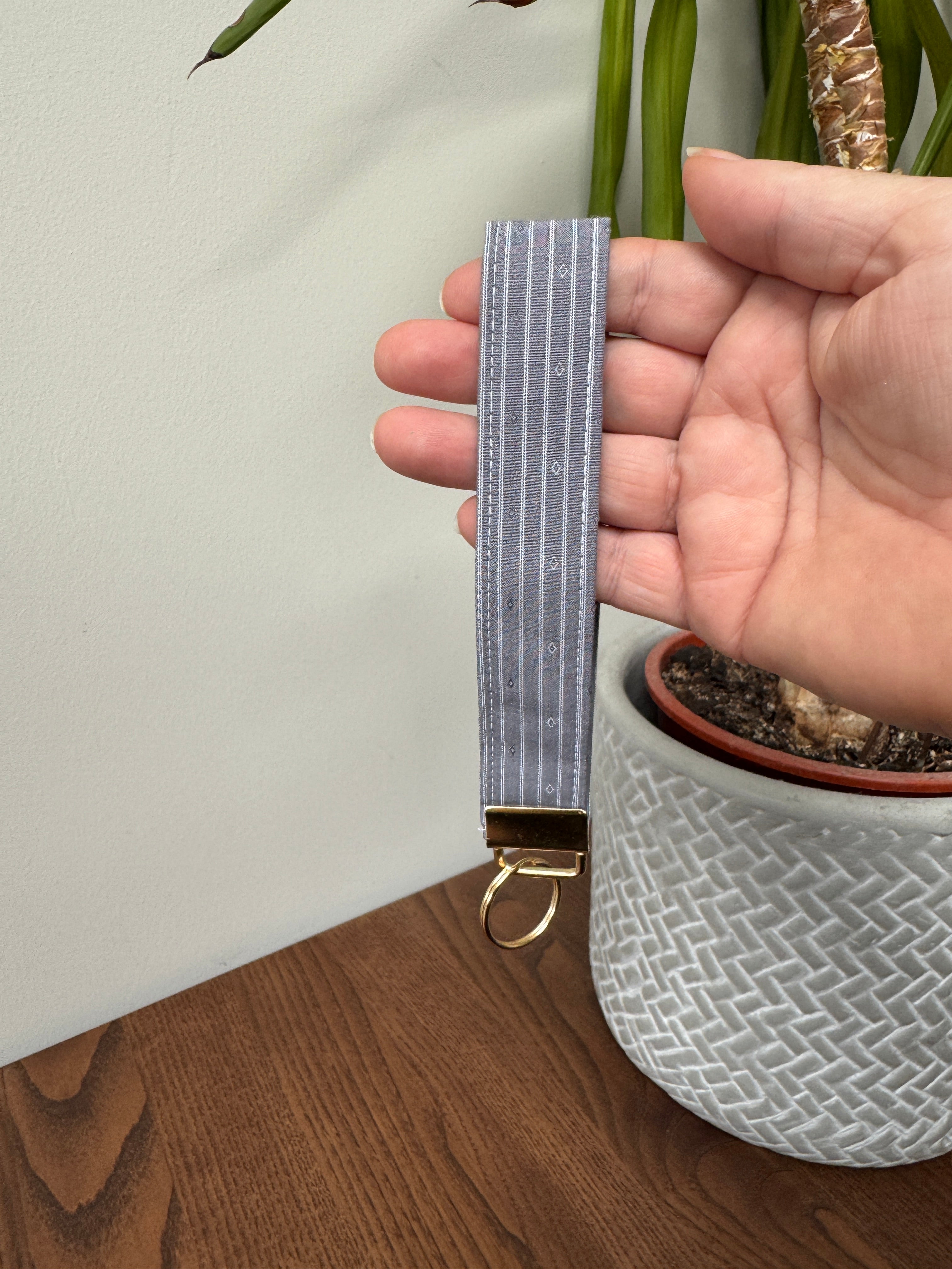 Keychain Wrislet - Grey & White Pinstripe with Diamonds