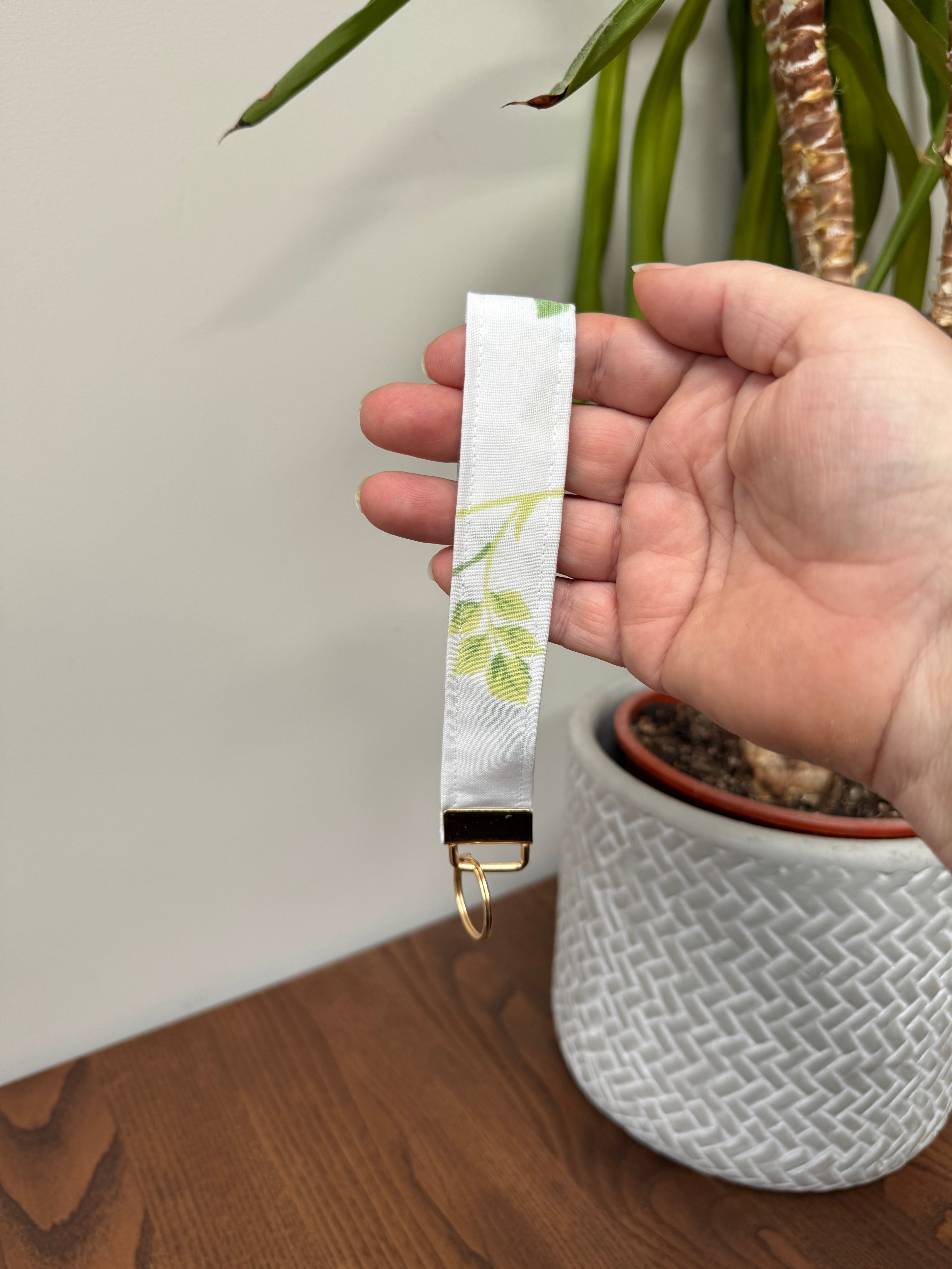 Keychain Wrislet - Vintage Blue Floral