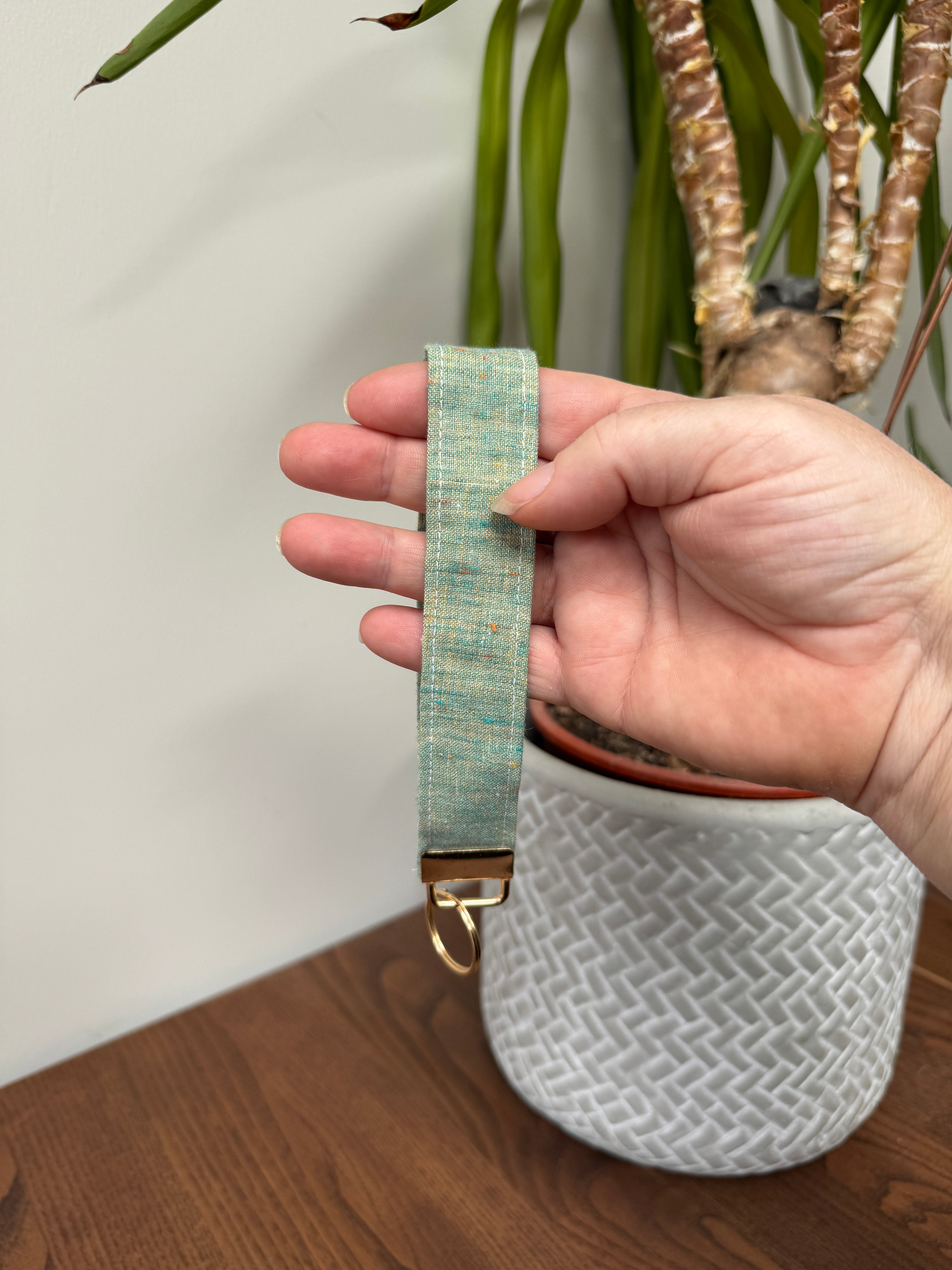 Keychain Wrislet - Raw Silk look Green