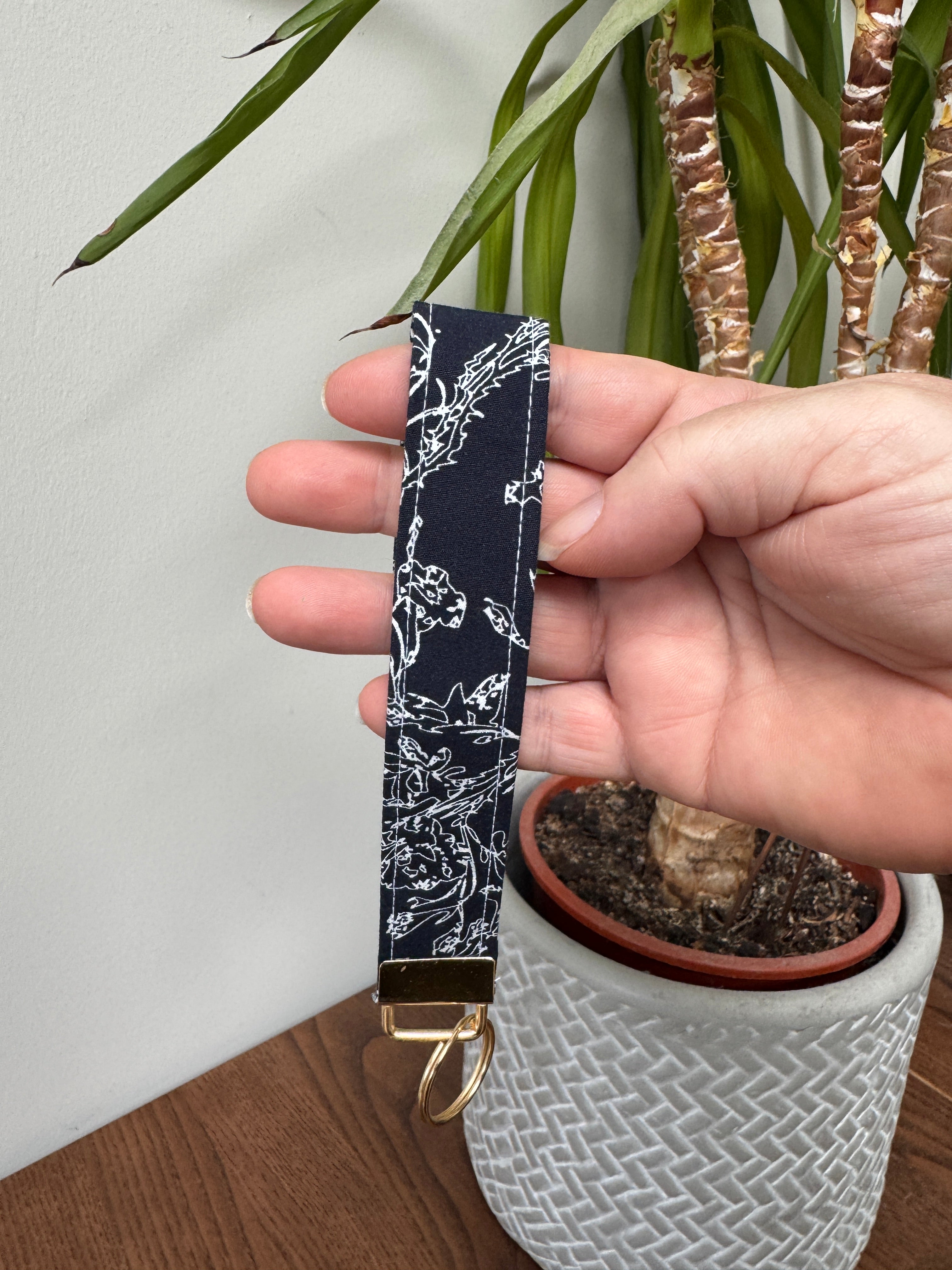 Keychain Wrislet - Navy with White Line Botanicals