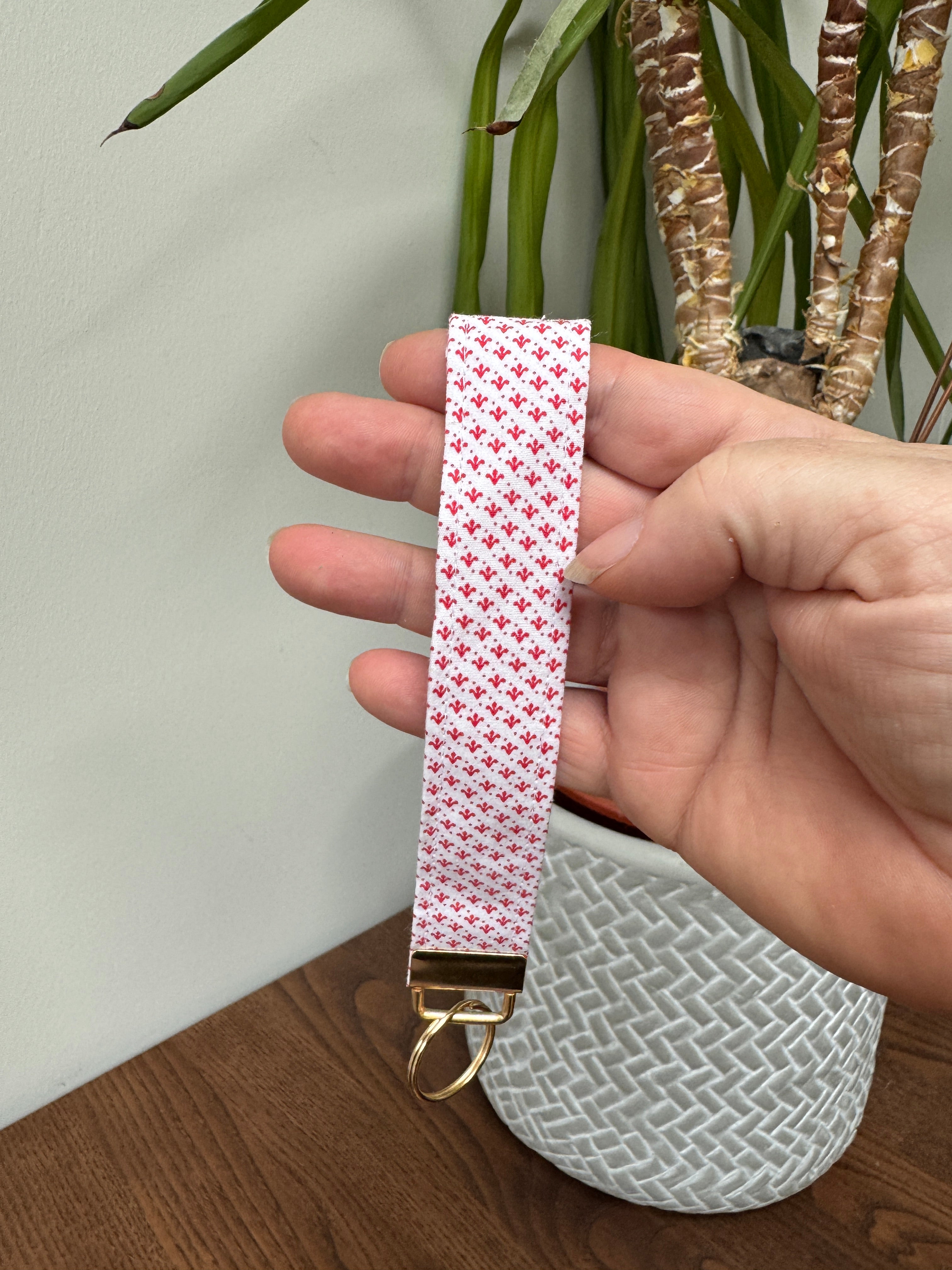 Keychain Wrislet - Red Trefoil