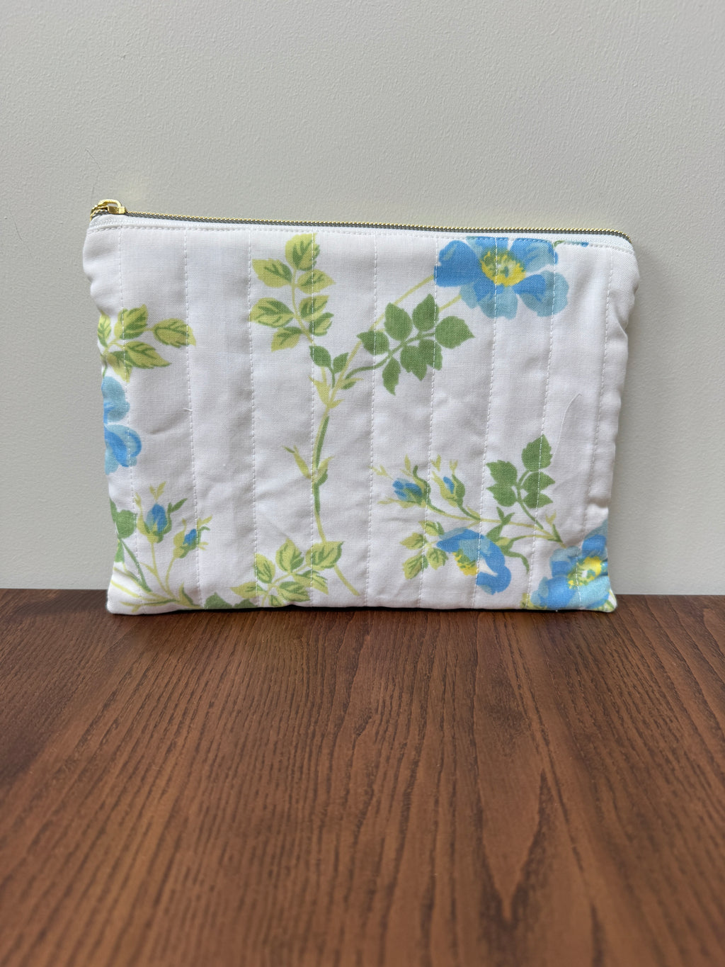 Medium Zipper Pouch - Vintage Blue Floral