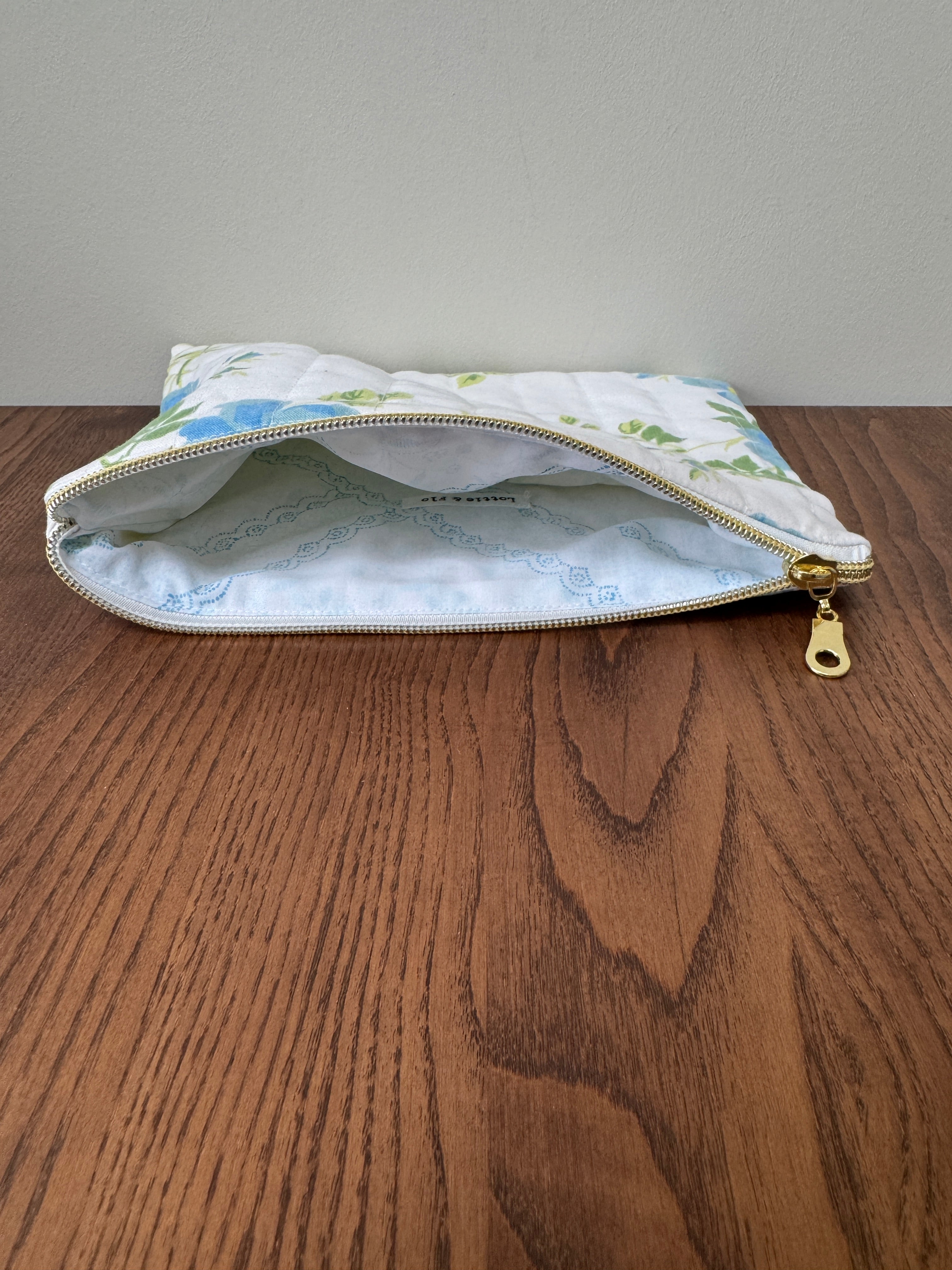 Medium Zipper Pouch - Vintage Blue Floral