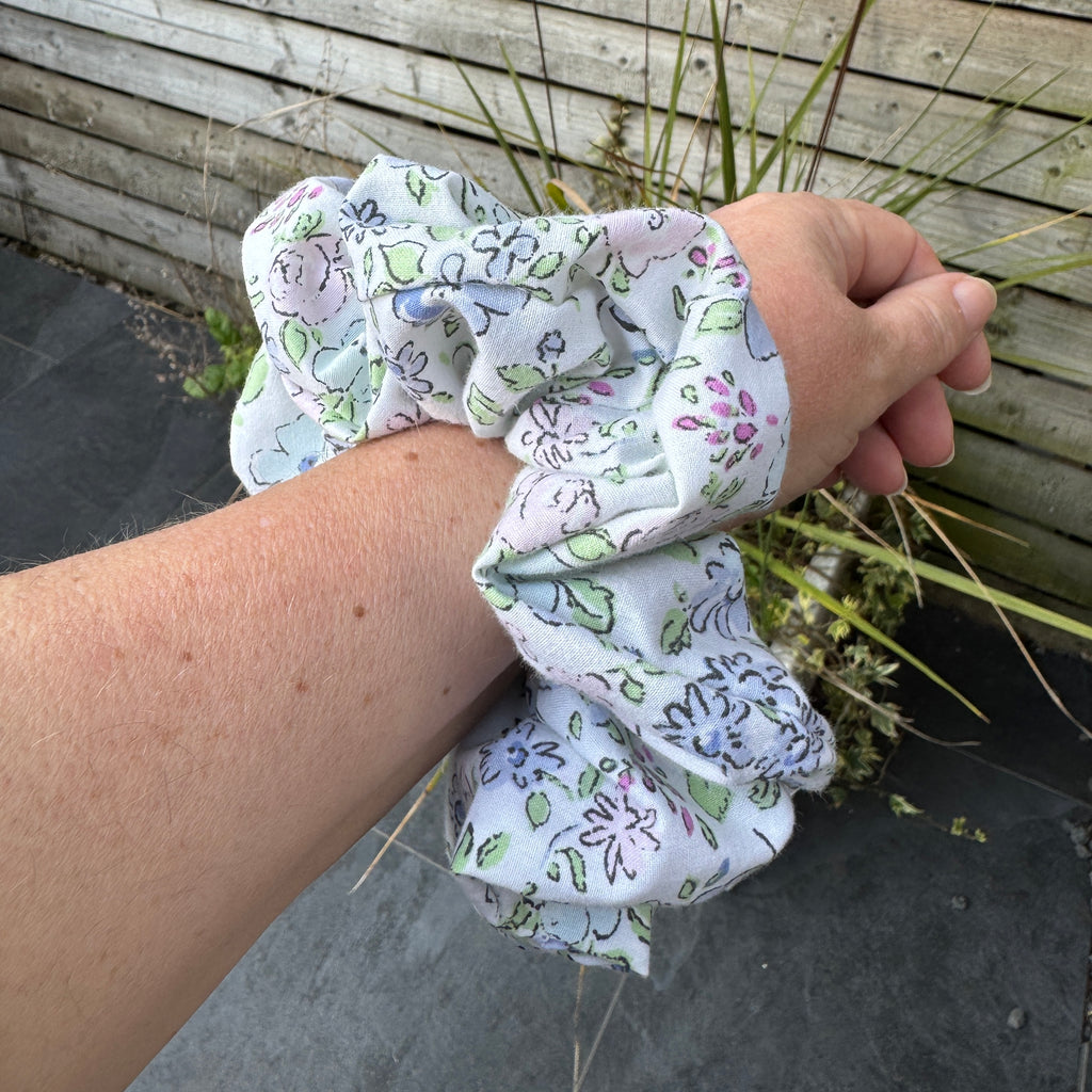 XL Scrunchie - Pastel Ditsy Floral