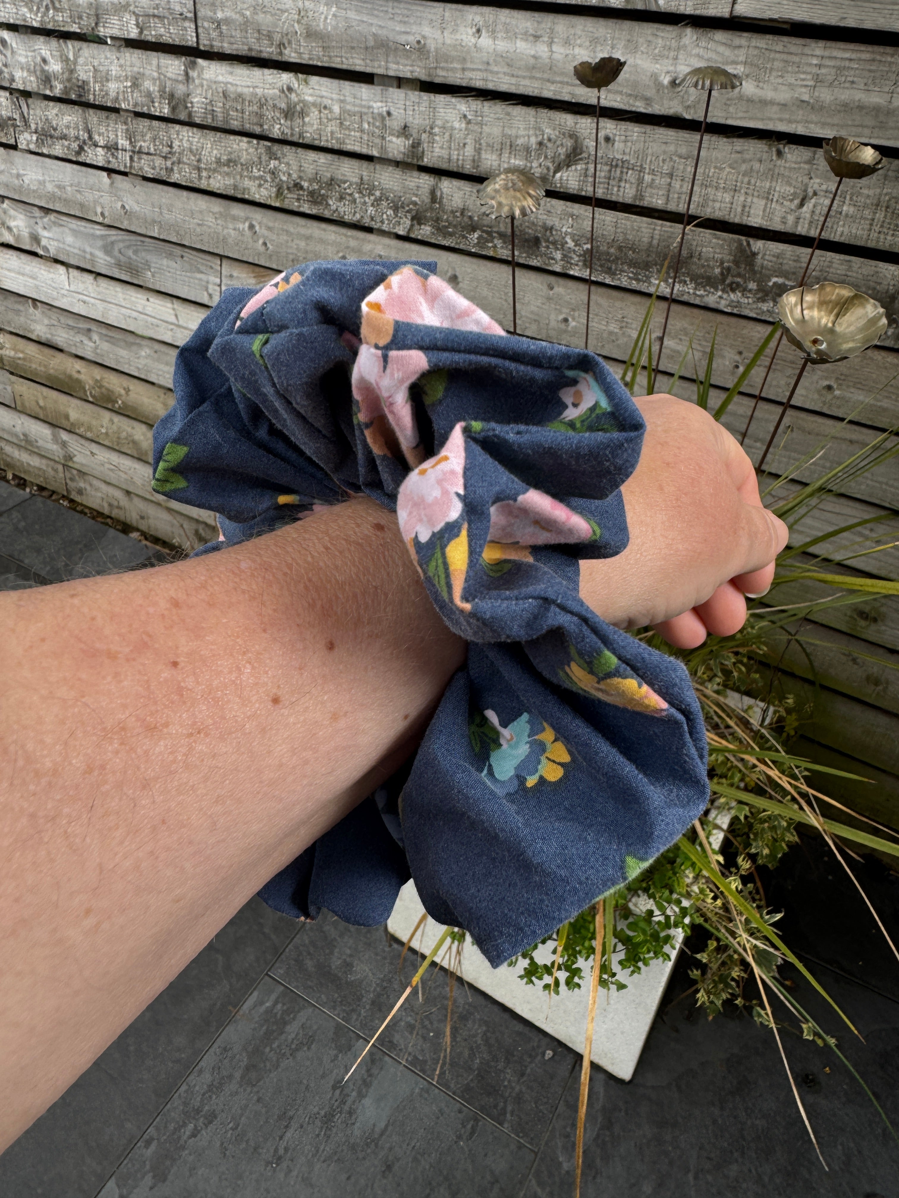 XL Scrunchie - Navy Cath