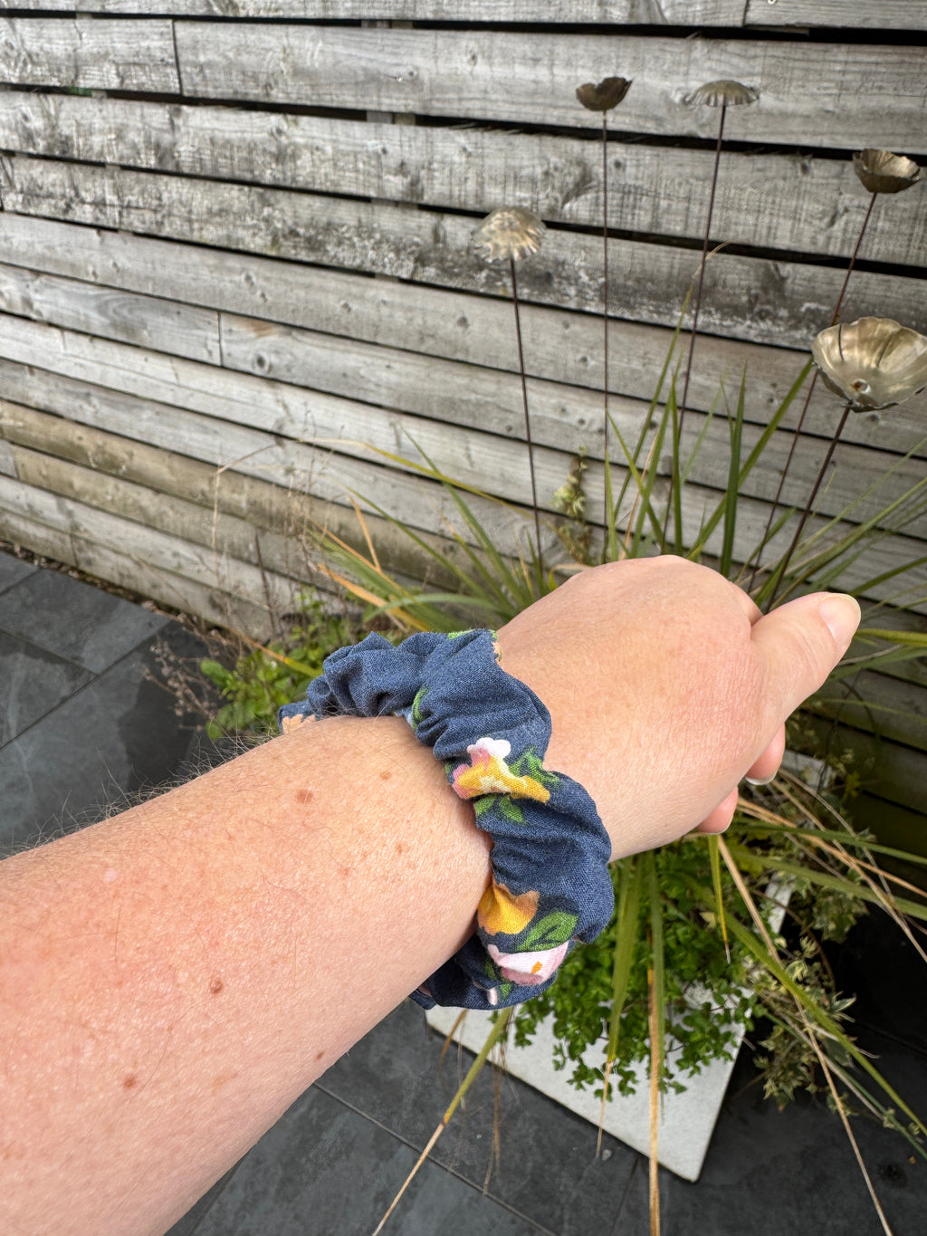 Skinny Scrunchie - Navy Cath