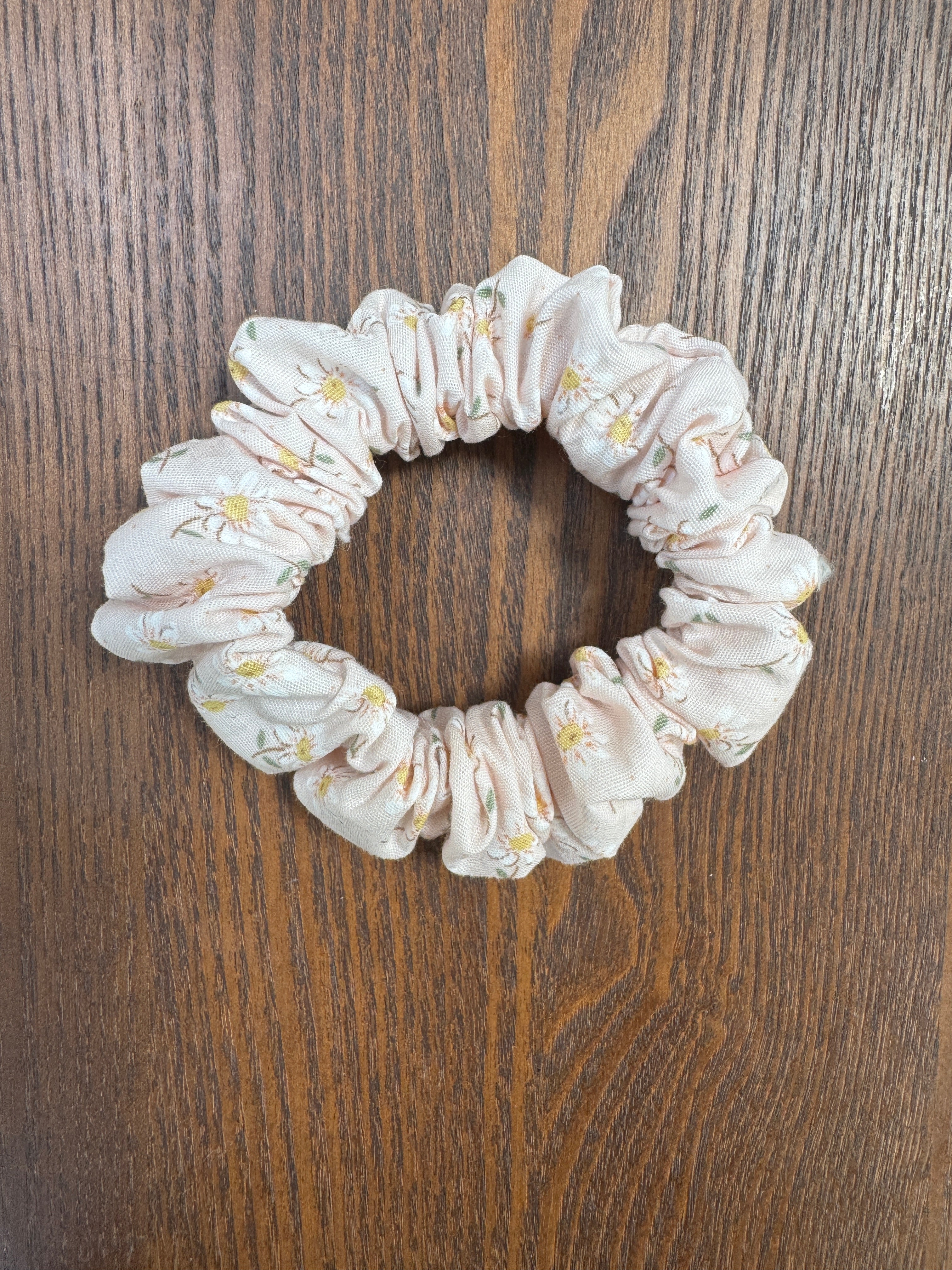 Skinny Scrunchie - Blush Pink Daisy Floral