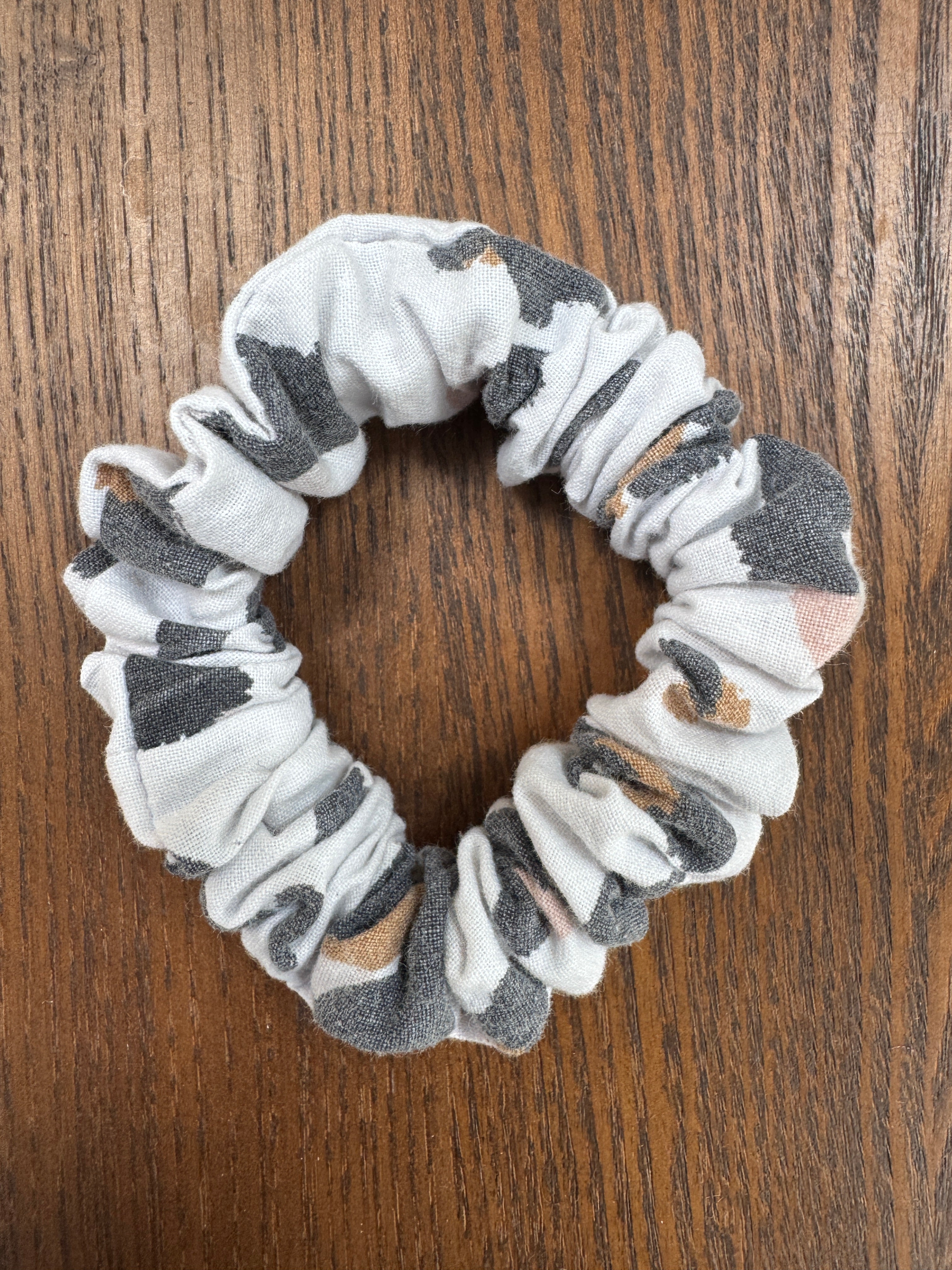 Skinny Scrunchie - White Leopard