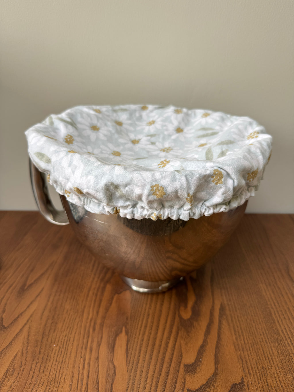 12" Bowl Cover - Pale Blue Daisy