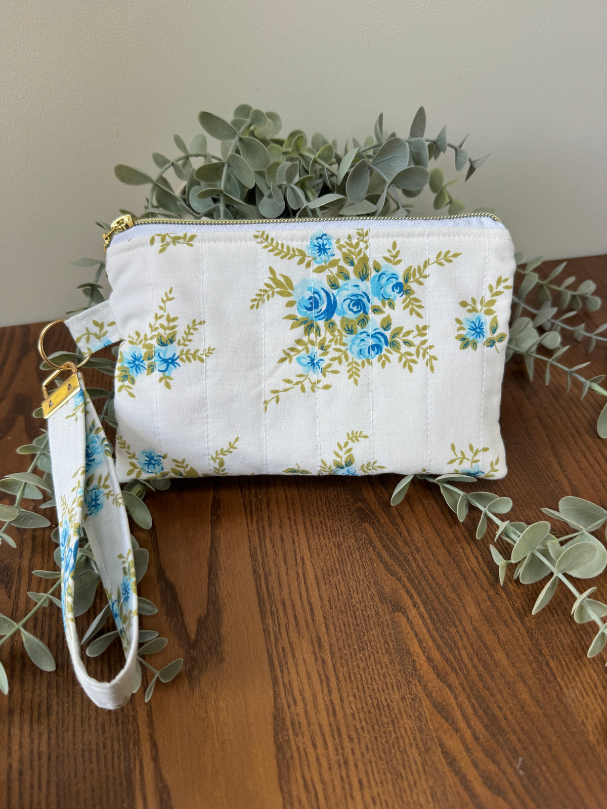 Wristlet - Vintage Blue Rose