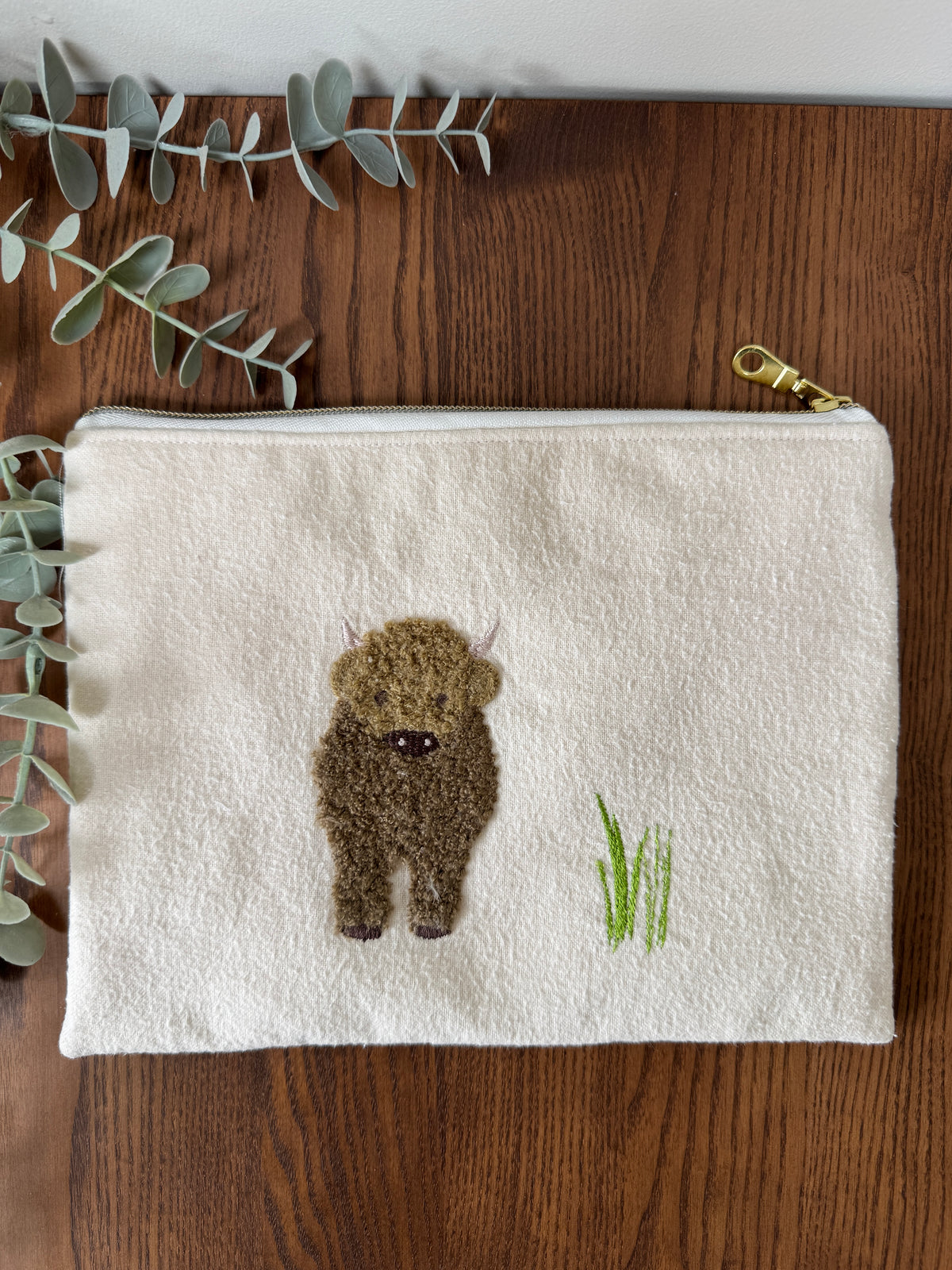 Medium Tufted Zipper Pouch - Highland Cow Standing
